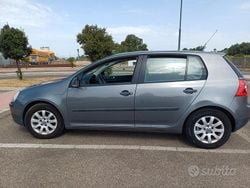 Usata 2006 VW Golf V Tre volumi | 4000 € (Molto cara)