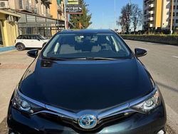Grigio Usata 2017 Toyota Auris Hybrid Active Tre volumi | 11.900 € (Buon prezzo)