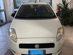 Bianco Usata 2010 Fiat Grande Punto Due volumi | 2700 € (Ottimo prezzo)
