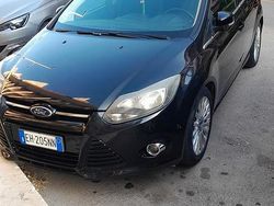 Nero Usata 2011 Ford Focus Tre volumi | 5600 € (Buon prezzo)