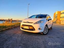 Bianco Usata 2009 Ford Fiesta Due volumi | 2600 € (Ottimo prezzo)