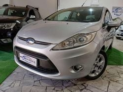 Argento Usata 2012 Ford Fiesta Titanium Tre volumi | 4200 € (Buon prezzo)