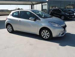 Argento Usata 2014 Peugeot 208 Active Due volumi | 6500 € (Buon prezzo)