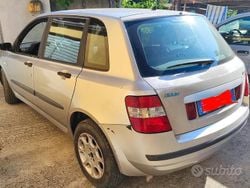 Grigio Usata 2003 Fiat Stilo Tre volumi | 1500 € (Buon prezzo)