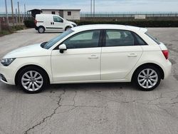 Bianco Usata 2012 Audi A1 Sportback Due volumi | 11.200 € (Buon prezzo)