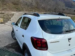 Usata 2021 Dacia Sandero Essentiel Due volumi | 9500 € (Buon prezzo)
