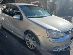 Grigio Usata 2006 VW Golf V Comfortline Tre volumi | 3800 € (Buon prezzo)