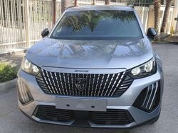 Grigio chiaro Usata 2024 Peugeot 2008 Allure SUV | 17.990 € (Buon prezzo)