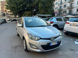 Grigio Usata 2014 Hyundai i20 Tre volumi | 3800 € (Super prezzo)