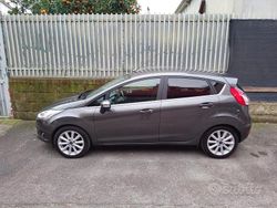 Grigio Usata 2016 Ford Fiesta Tre volumi | 7800 € (Ottimo prezzo)
