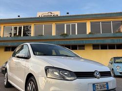 Bianco Usata 2015 VW Polo Tre volumi | 6990 € (Buon prezzo)