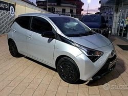 Grigio Usata 2020 Toyota Aygo Connect Style Due volumi | 10.900 € (Buon prezzo)