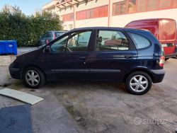 Blu Usata 2001 Renault Scénic Monovolume | 1500 €