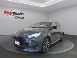 Storm grey & black Nuova 2025 Toyota Yaris Hybrid Sport Due volumi | 27.400 € (Cara)