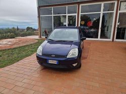 Metallizzato Usata 2004 Ford Fiesta Ghia Tre volumi | 2490 € (Cara)
