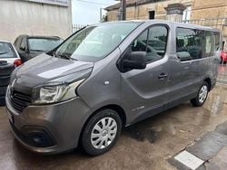 Grigio Usata 2015 Renault Trafic Monovolume | 10.900 € (Cara)