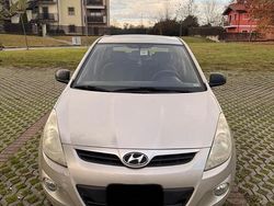 Beige Usata 2010 Hyundai i20 Classic Tre volumi | 4200 € (Buon prezzo)