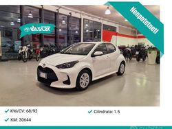 Bianco Usata 2024 Toyota Yaris Hybrid Active Tre volumi | 18.900 € (Ottimo prezzo)