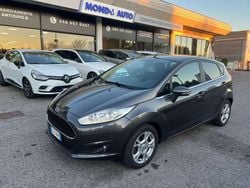 Grigio Usata 2016 Ford Fiesta Titanium Tre volumi | 5900 € (Buon prezzo)