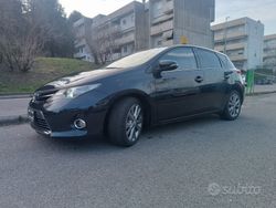 Blu Usata 2013 Toyota Auris Hybrid Tre volumi | 8500 € (Ottimo prezzo)