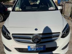 Bianco Usata 2016 Mercedes B180 Monovolume | 8900 €