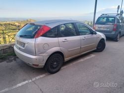 Grigio Usata 2000 Ford Focus Tre volumi | 600 € (Super prezzo)