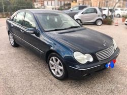 Blu Usata 2004 Mercedes C220 Avantgarde | 3900 €