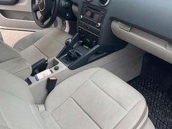 Bianco Usata 2011 Audi A3 Ambiente Due volumi | 9000 € (Buon prezzo)