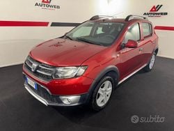 Rosso Usata 2013 Dacia Sandero Prestige Tre volumi | 4490 € (Buon prezzo)