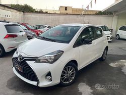 Bianco Usata 2016 Toyota Yaris Lounge Tre volumi | 7200 € (Buon prezzo)