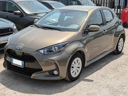 Grigio(met.) Usata 2021 Toyota Yaris Business Edition Tre volumi | 17.500 € (Ottimo prezzo)