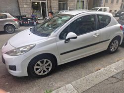 Bianco Usata 2010 Peugeot 207 Tre volumi | 2900 € (Buon prezzo)
