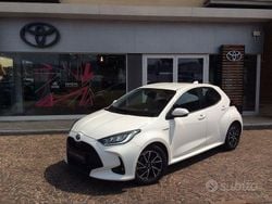 Bianco Usata 2022 Toyota Yaris Hybrid Trend Tre volumi | 18.700 € (Buon prezzo)