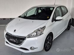 Bianco Usata 2015 Peugeot 208 Allure Due volumi | 5990 € (Buon prezzo)
