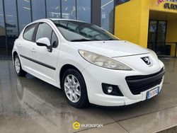 Bianco Usata 2011 Peugeot 207 Access Due volumi | 2950 € (Buon prezzo)