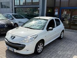 Bianco Usata 2012 Peugeot 206 Tre volumi | 3990 € (Buon prezzo)