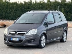 Grigio Usata 2010 Opel Zafira Monovolume | 1400 € (Super prezzo)