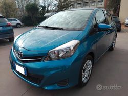 Blu Usata 2013 Toyota Yaris Tre volumi | 6350 € (Buon prezzo)