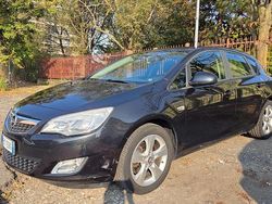 Nero Usata 2012 Opel Astra Tre volumi | 4000 € (Buon prezzo)