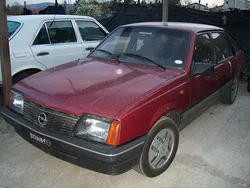 Rosso Usata 1982 Opel Ascona Tre volumi | 1500 €