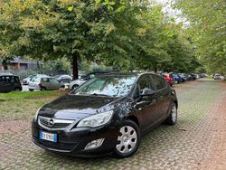 Usata 2011 Opel Astra Cosmo Tre volumi | 3700 € (Buon prezzo)