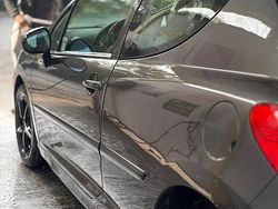 Grigio Usata 2009 Peugeot 207 Tre volumi | 5200 € (Molto cara)