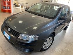 Grigio Usata 2004 Fiat Stilo Dynamic Tre volumi | 1900 € (Buon prezzo)