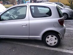Usata 2001 Toyota Yaris Tre volumi | 2200 € (Buon prezzo)