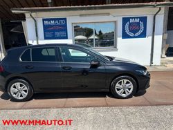 Nero Usata 2022 VW Golf VIII Life Tre volumi | 22.000 € (Buon prezzo)