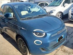 Blu/azzurro Usata 2023 Fiat 500e La Prima Cabrio | 22.000 € (Cara)