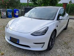 Usata 2021 Tesla Model 3 Tre volumi | 28.900 € (Buon prezzo)