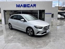Grigio Usata 2022 Mercedes B200 Monovolume | 22.900 €
