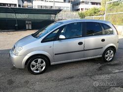 Grigio Usata 2005 Opel Meriva Monovolume | 600 €