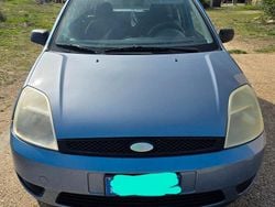 Grigio Usata 2005 Ford Fiesta Due volumi | 1500 € (Buon prezzo)